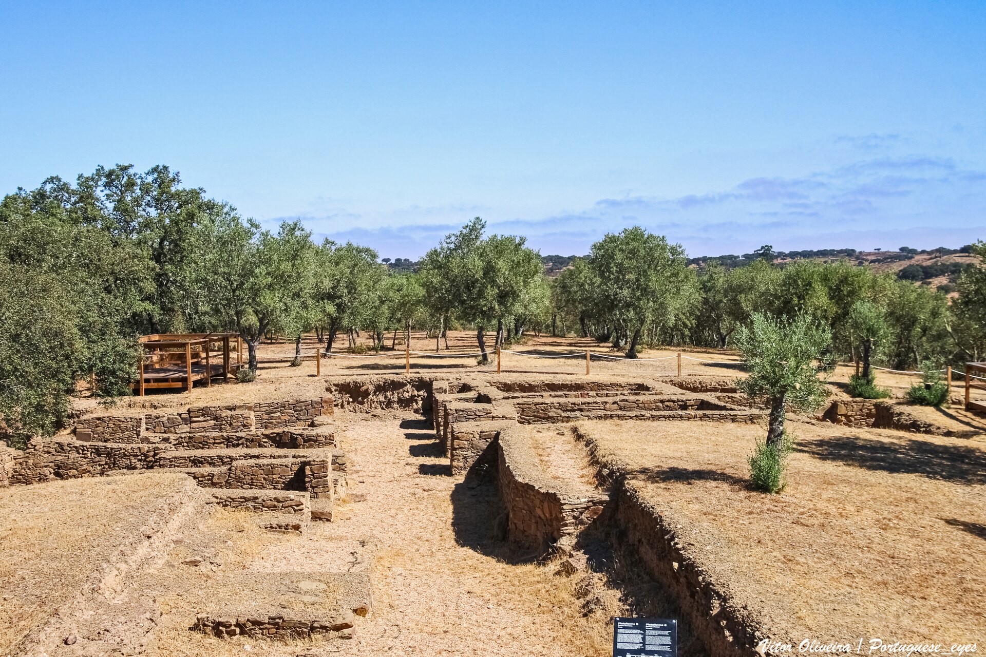 Excavated Iron Age walls and structures at Mesas do Castelinho